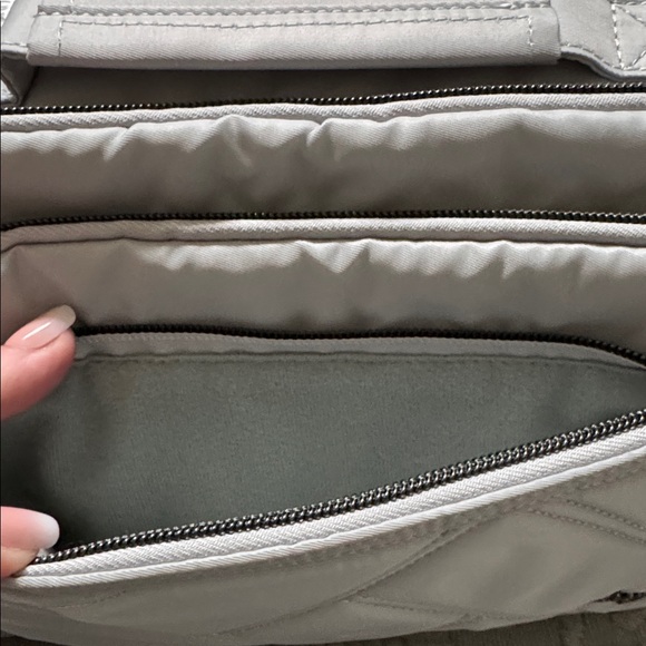 NWT Lug Scoop SE Crossbody Bag - Cloud Grey - Picture 4 of 7